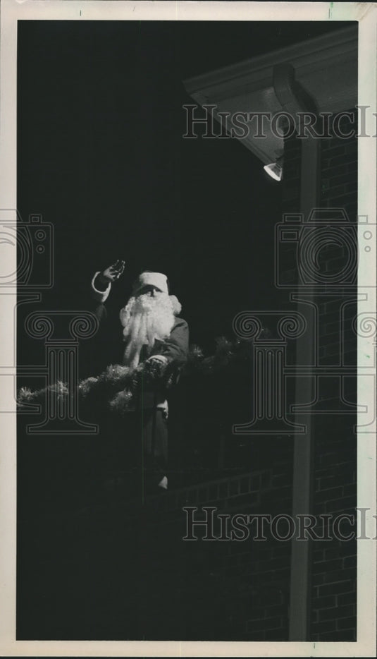 1987 Christmas, Santa Claus is Mark Levins - Historic Images