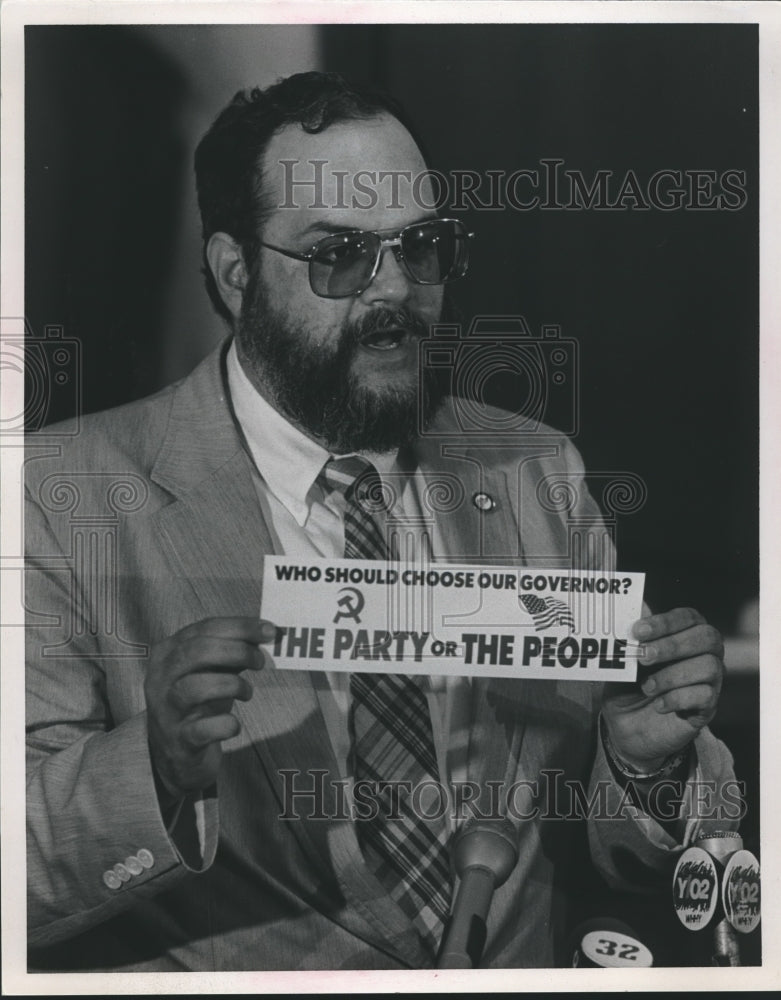 1986, Bill Baxley&#39;s lawyer, Ed Still, with misleading Bumper Sticker - Historic Images