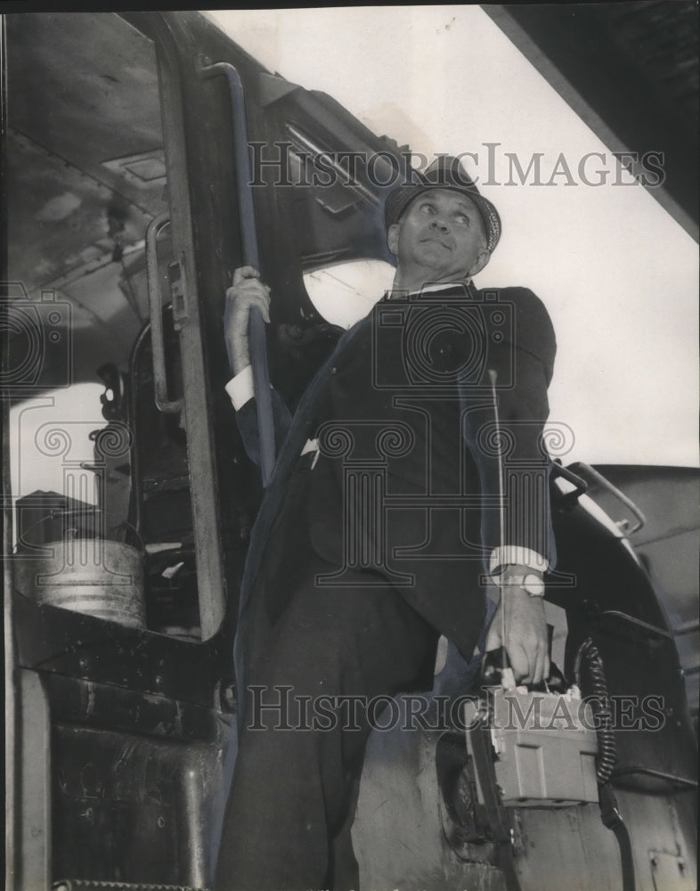 1969 Press Photo Southern Railroad William J. Chandler, morning Train Rider - Historic Images