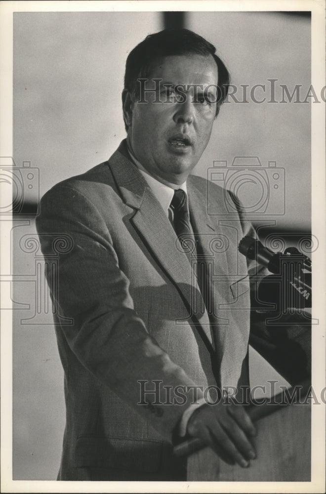 1986 Alabama Lieutenant Governor Bill Baxley speaking - Historic Images