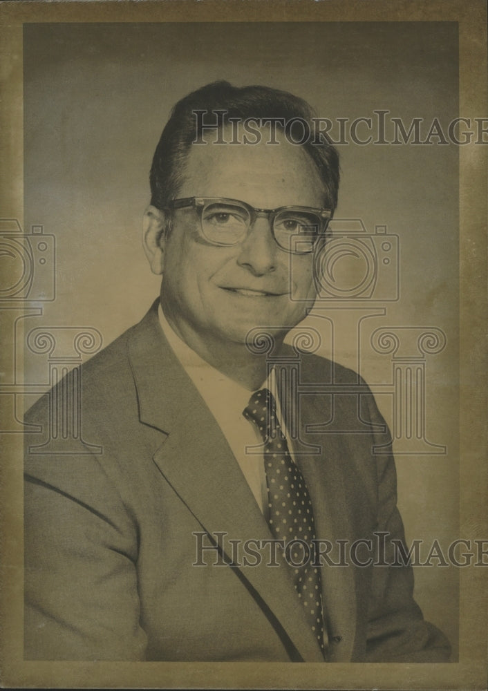 1975 Press Photo W. Cecil Bauer of South Central Bell Telephone Company - Historic Images