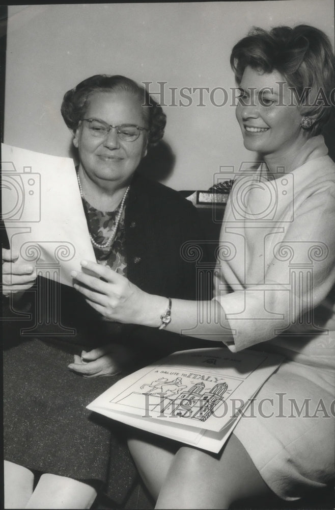 1969 Press Photo Mrs. Harry Greenwood, Mrs. Nelson DeBardeleben of Scribblers-Historic Images