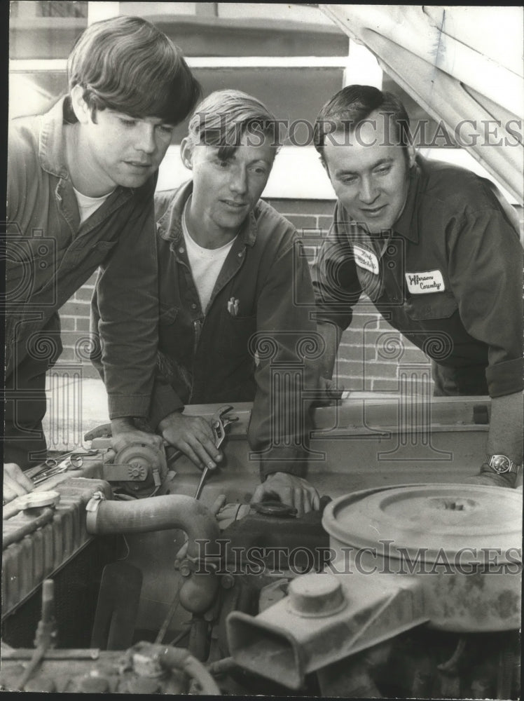 1973, Men work on car in Jefferson County in work-release program - Historic Images