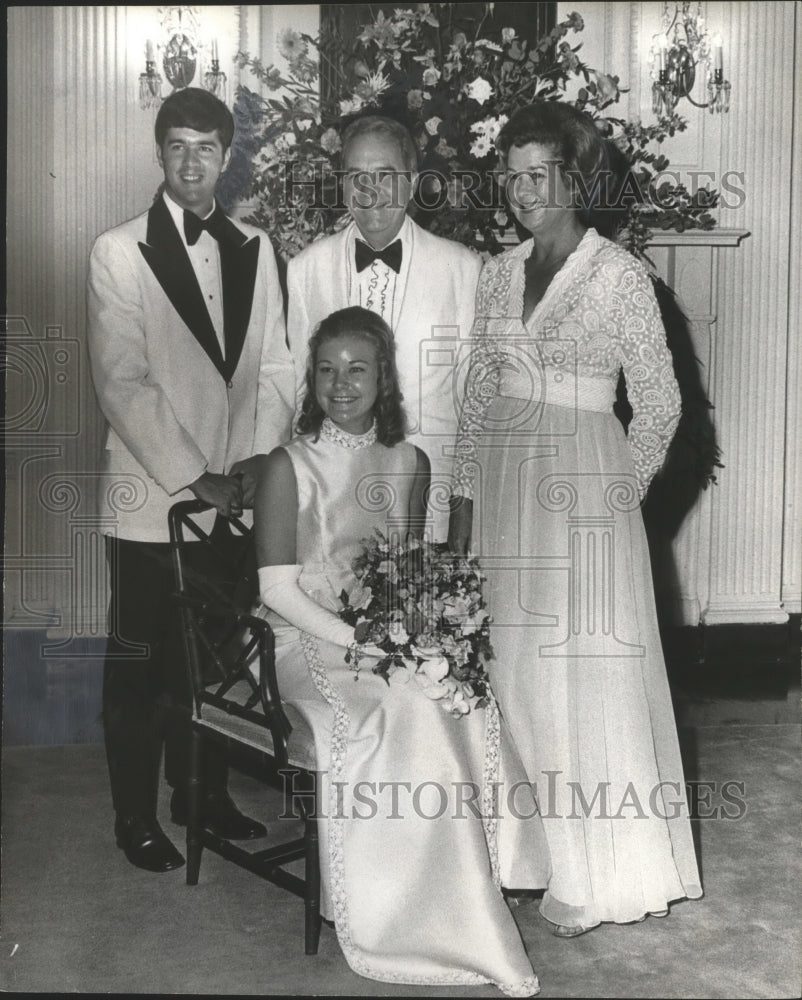 1972 Press Photo Judy Wittichen with Mr. and Mrs. Carl F. Wittichen at Club - Historic Images