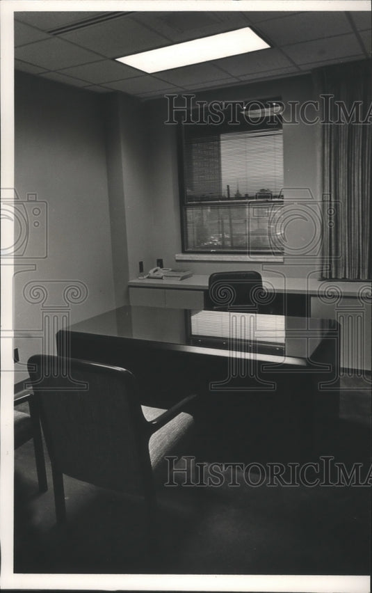 1985, Mayor's new office furniture, City Hall, Birmingham, Alabama - Historic Images