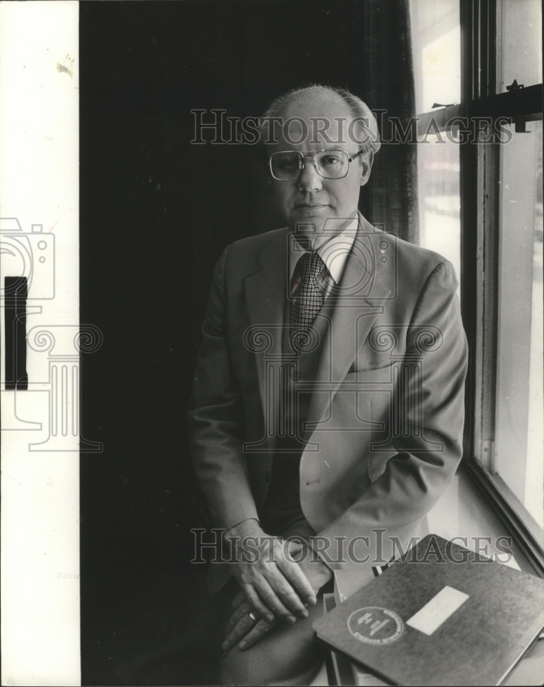 1981 Jefferson County School Superintendent Dr. Wilmer S. Cody - Historic Images