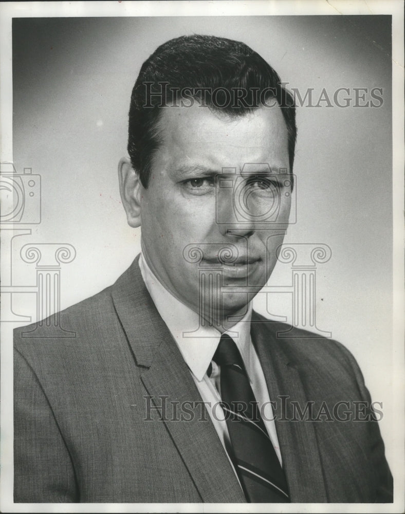 1969 Press Photo Peter A. Bybee, Manager of J. C. Penney Company&#39;s store in Mall - Historic Images