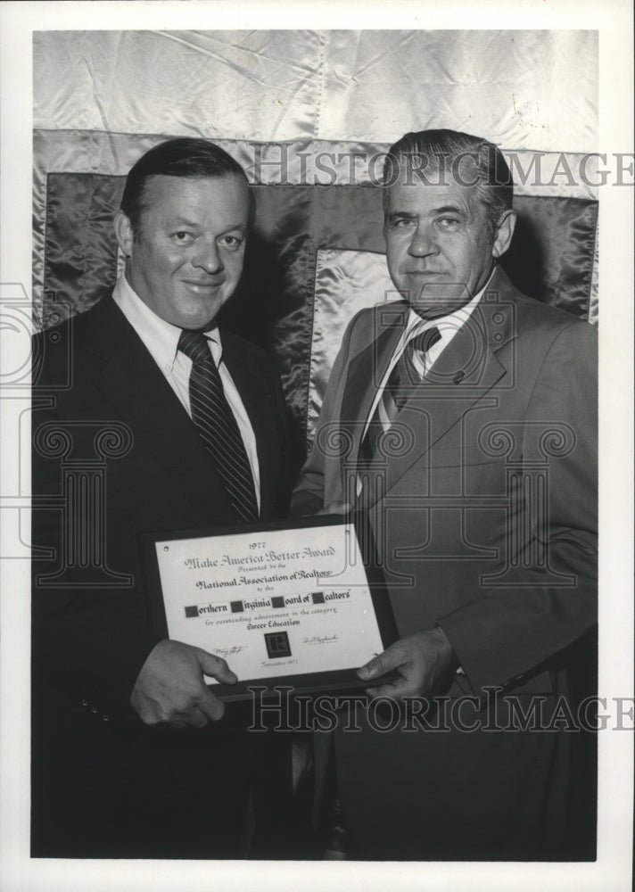 1977 Press Photo Birmingham Realtor ill Byrd, Harry G. Elmstrom at Award Event - Historic Images