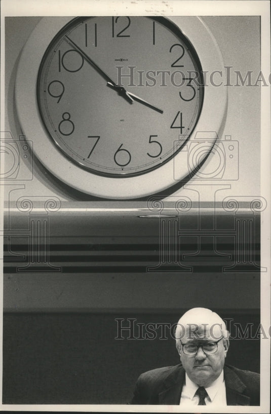 1990 Press Photo Speaker of the House Jimmy Clark presides over the House - Historic Images