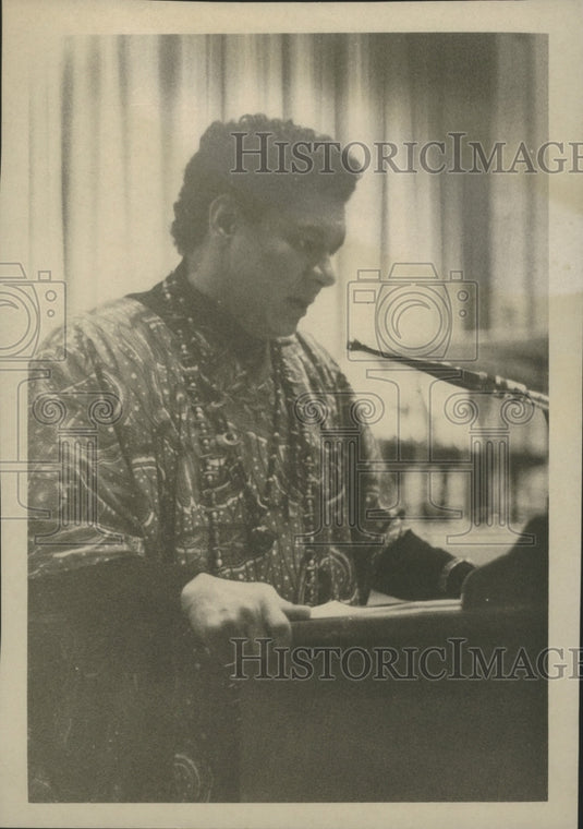 1968 Press Photo Doctor John Cashin of Huntsville addressing group at University - Historic Images