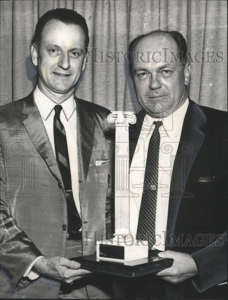 1960 Press Photo William B. Baxley, state manager for Fruehauf Trailer, at Event - Historic Images