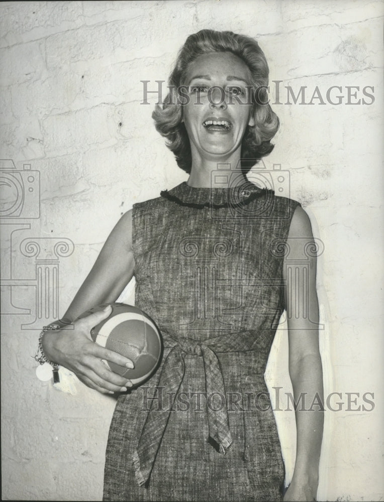 1963, Mrs. H. Melvill Davis Jr., Scribblers - abna26788 - Historic Images