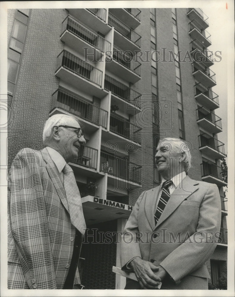 1975 Press Photo Hugh Denman, Dr. Joseph Volker View University Dormitory - Historic Images