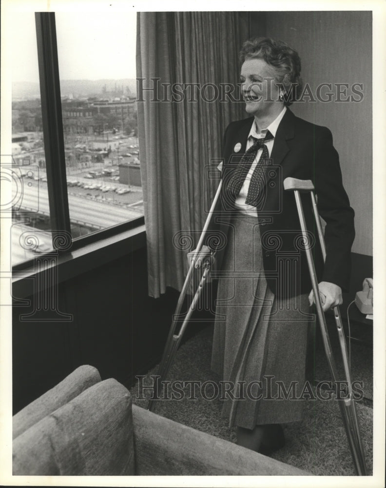 1980 Jane Maury Denton on crutches after breaking her ankle - Historic Images