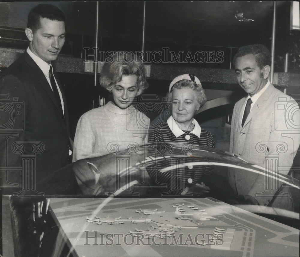 1969 Press Photo Members of Operation New Birmingham&#39;s 20th Street Development - Historic Images