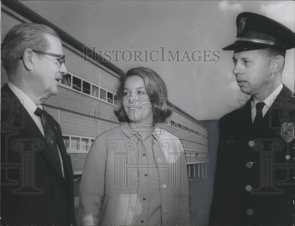 1966 Press Photo Ellen Vann, Doctor F. A. Peake and E. H. Wood at High School - Historic Images