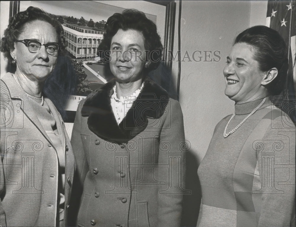 1969 Press Photo League of Nursing members visit Jacksonville State. Alabama - Historic Images