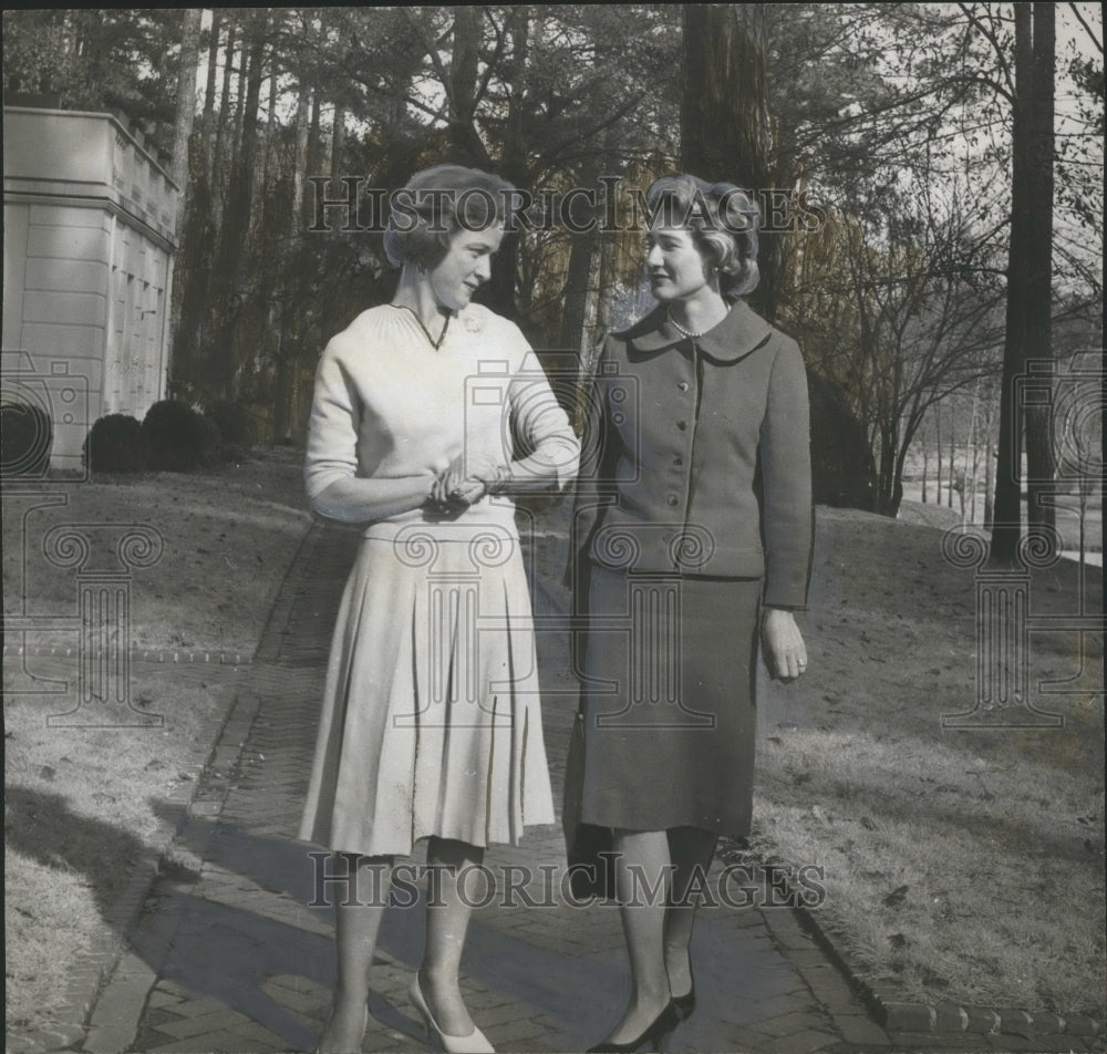 1963 Press Photo Mrs. Frank Wilson Jr., and Mrs. S. R. Hill Jr., Mountain Brook - Historic Images