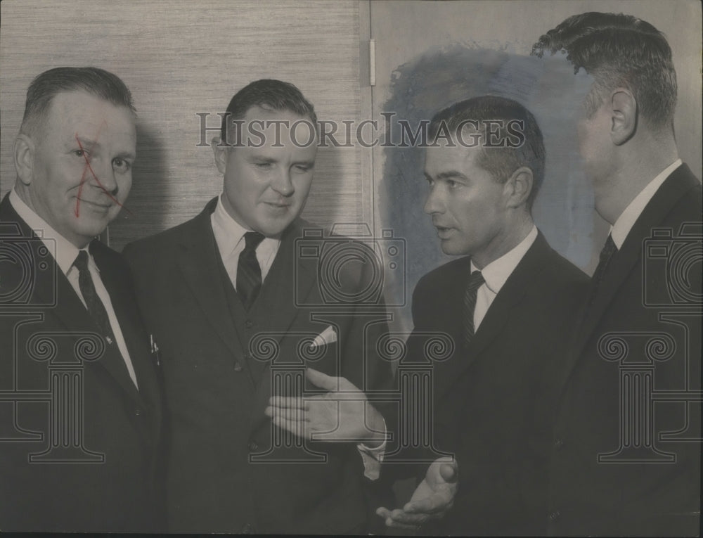 1966 Press Photo Insurance Leaders at Meeting; Harold Wilson, John R. Hall - Historic Images