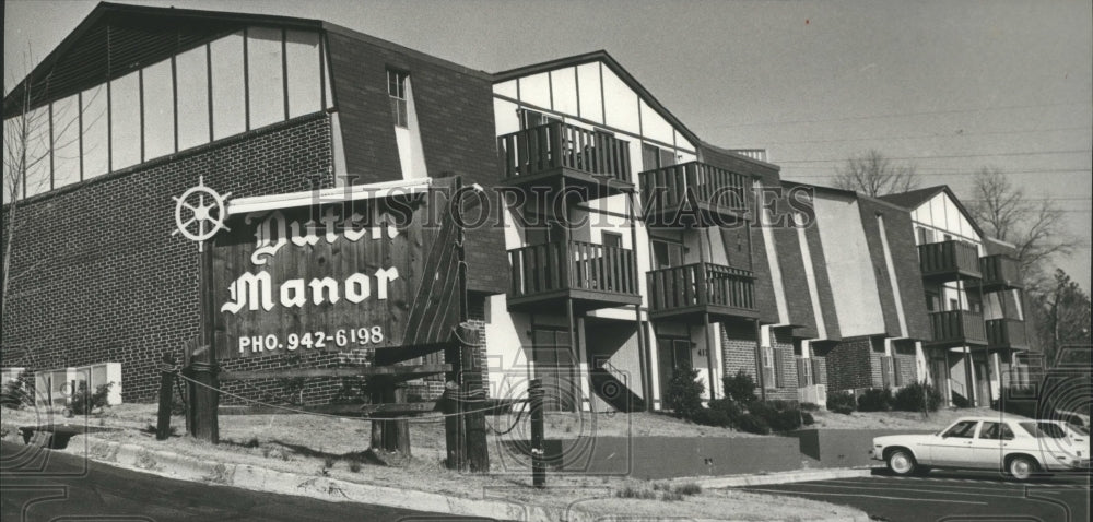 1981, Birmingham, Alabama Dutch Manor Apartments, a condo conversion - Historic Images