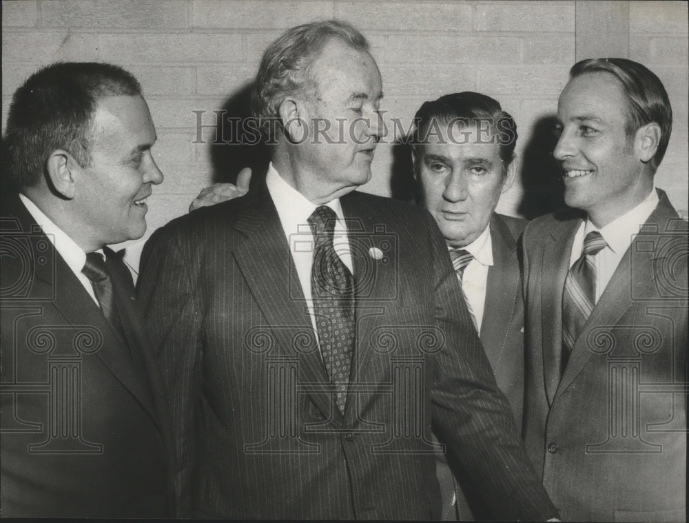 1970 Press Photo Comedian Pat Buttram addresses state beautification officials - Historic Images