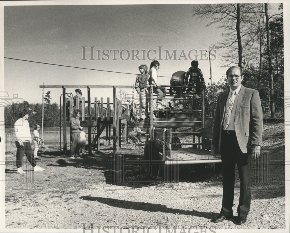 1988 Kenny Clemons principal of Arthur Elementary, Alabama - Historic Images