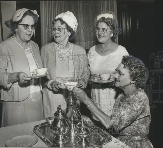 1963 Press Photo Mrs. M. I. Cleveland and retiring members of the Woman's Club - Historic Images