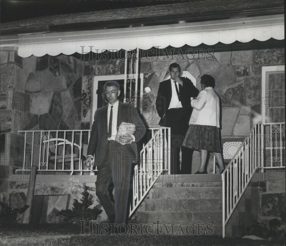 1962, Federal agents leave Turner home - abna27119 - Historic Images