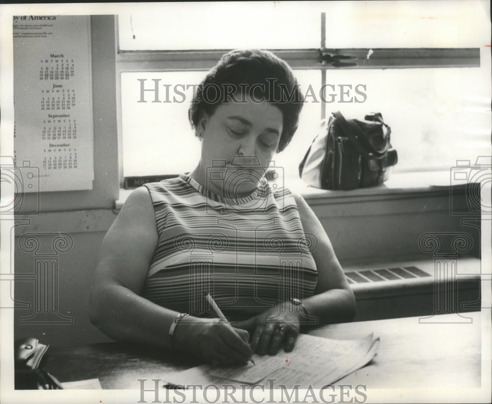 1978, Shelby County Registrar Doris Turner works on form - abna27130 - Historic Images