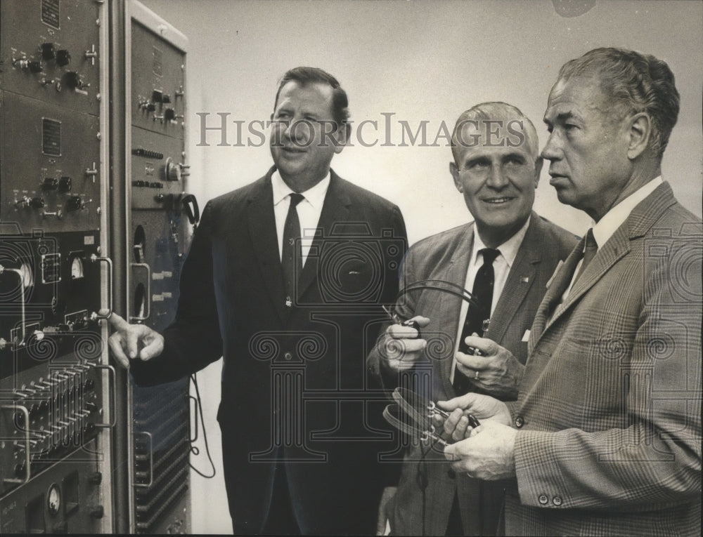 1969 Press Photo Colonel C. Q. Wadsworth, Tom Pinson, Mayor George Seibels - Historic Images