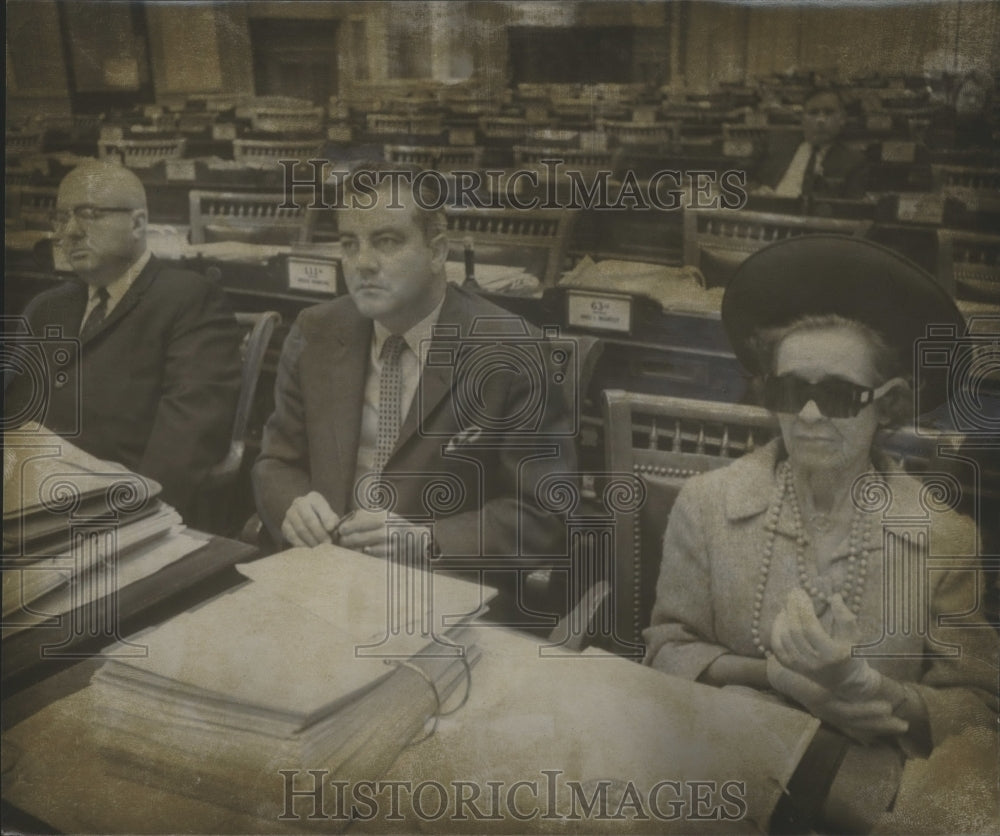 1968 Press Photo Parole Board members J. W. Claxton and others listen - Historic Images