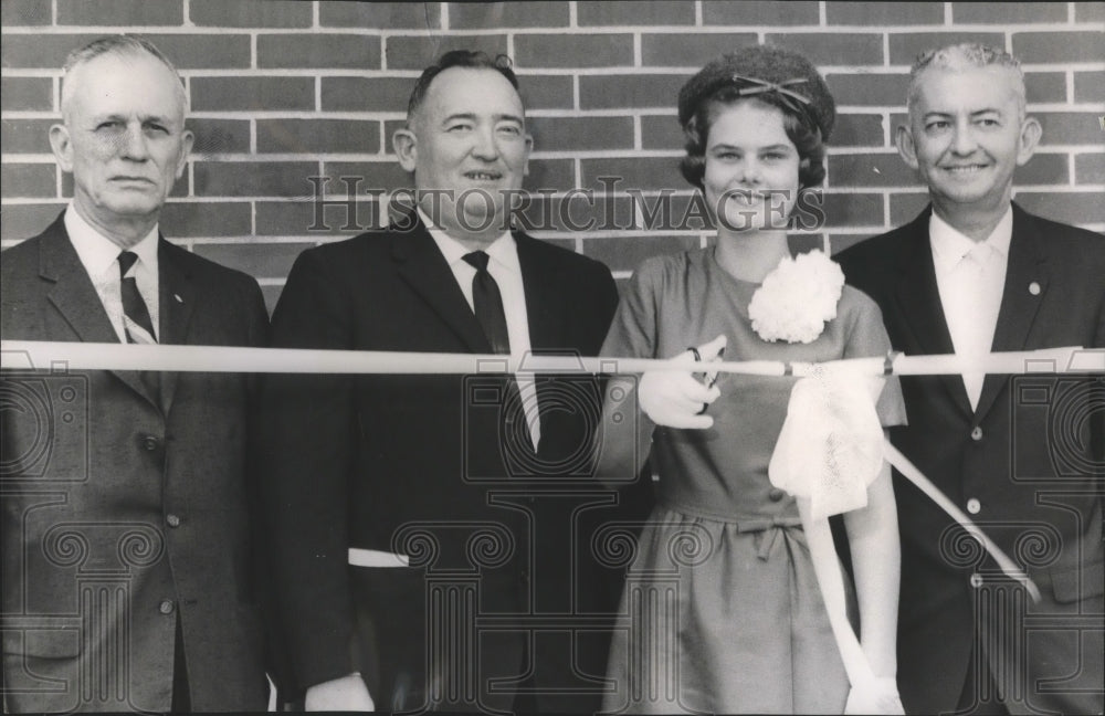 1964 Press Photo Circuit Judge W. D. Debardeleben of Anniston at Ribbon Cutting - Historic Images