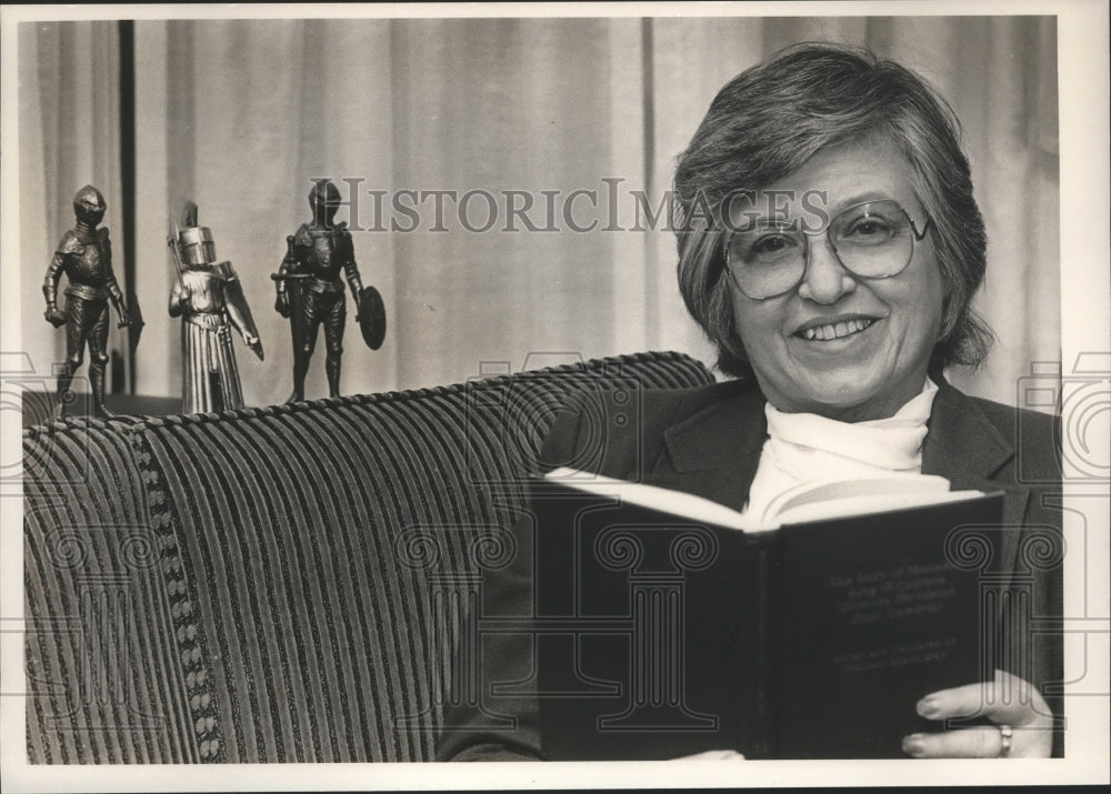 1989 Press Photo Mildred Day looks over one of the books she has written, Author - Historic Images