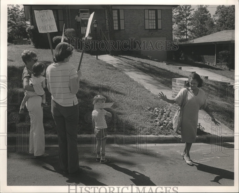 1985 Picketing at Representative Pat Davis House - Historic Images