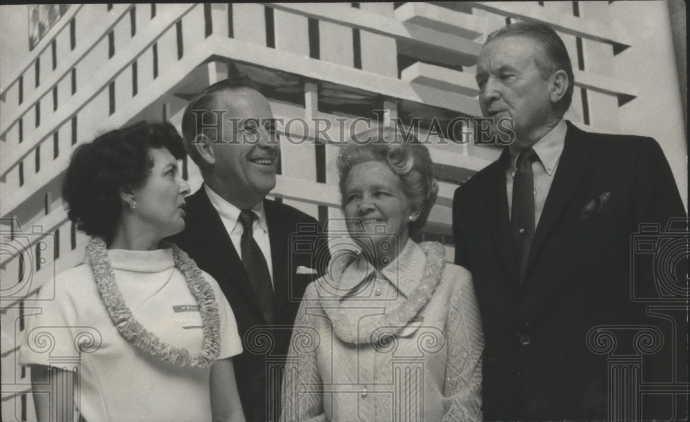 1970, Houston Cole Pres. Jacksonville State University with visitors - Historic Images