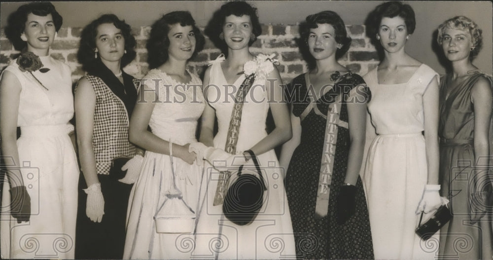 1954 Auburn roommates named alternate and Maid of Cotton - Historic Images