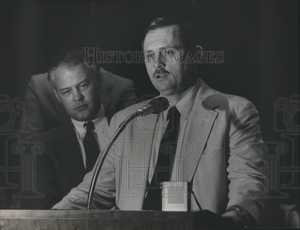 1984 Birmingham Police Lieutenant Billy Webb speaks at city council - Historic Images