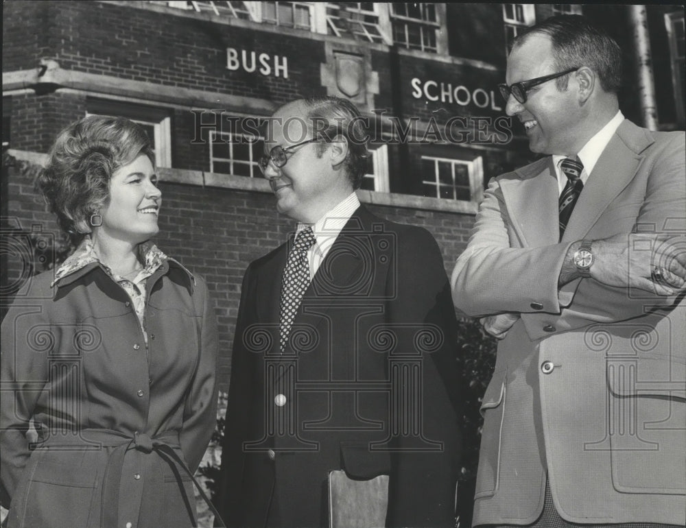 1976 Press Photo W. Cody Bush School Superintendent, J. Likis &amp; Ralph. Sheets-Historic Images