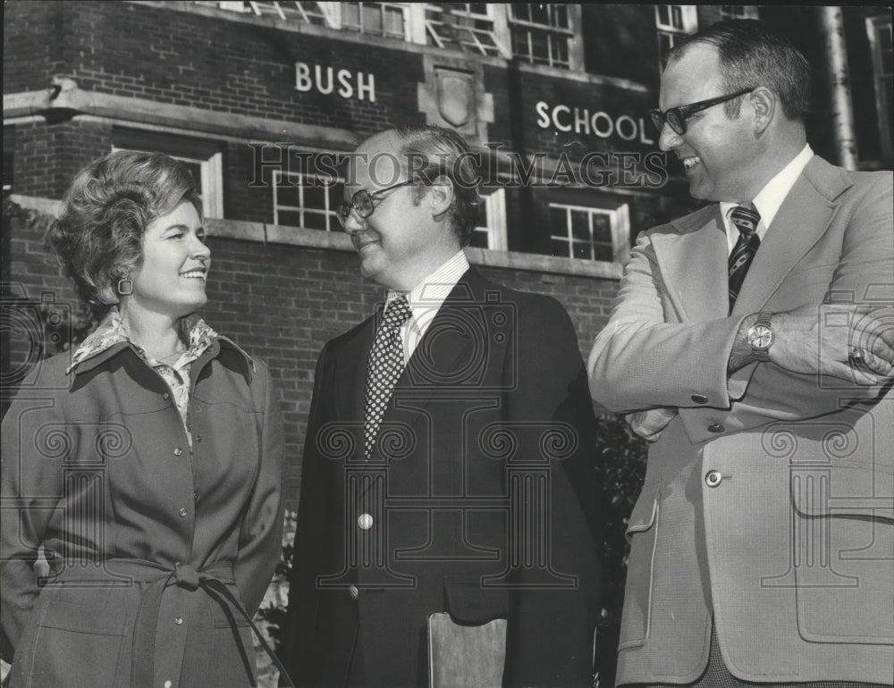 1976 Press Photo W. Cody Bush School Superintendent, J. Likis & Ralph. Sheets-Historic Images