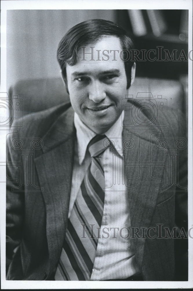 1974, Brookwood Hospital in Homewood Administrator M. Ronald Everett - Historic Images