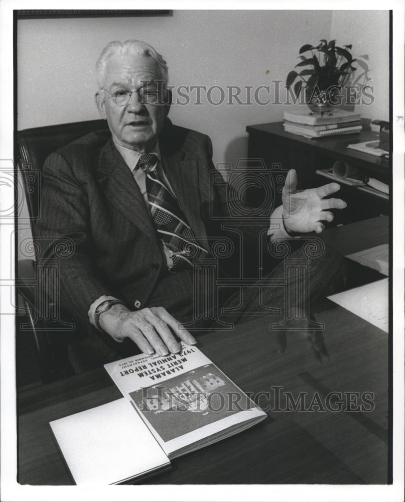 1975 Press Photo William English, Retired, State Personnel Department, Alabama - Historic Images