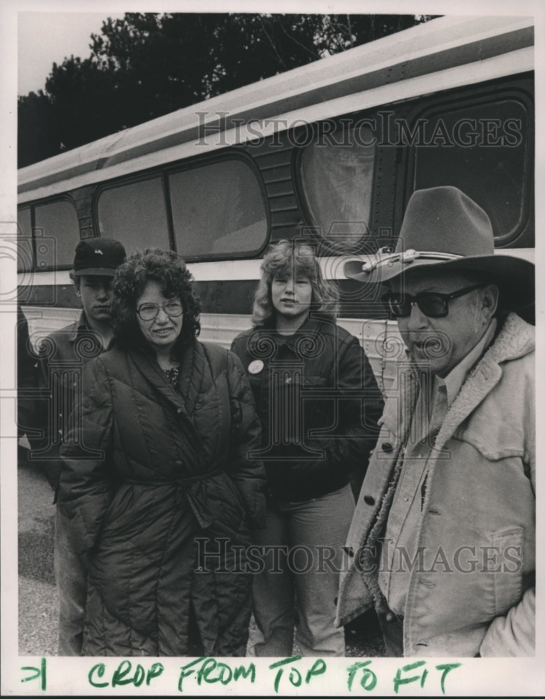 1986 Stranded Fleshman Family, Birmingham, Alabama - Historic Images