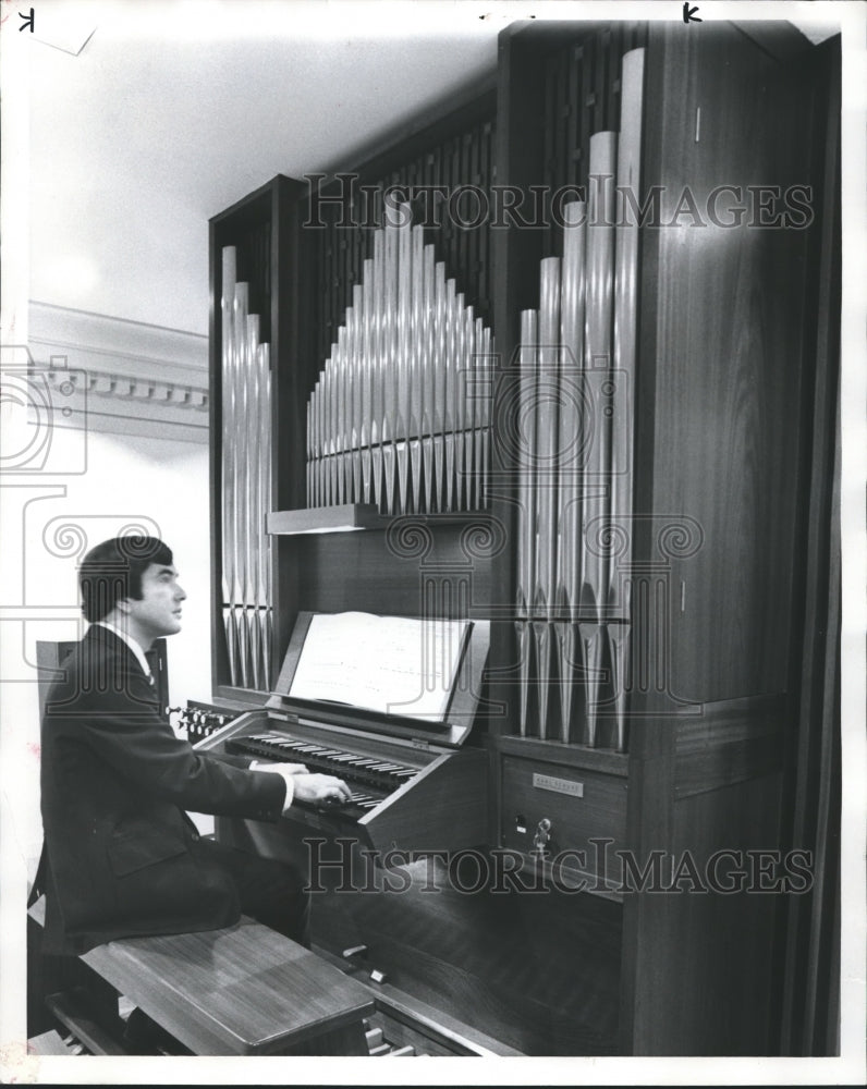 1978 Press Photo James Dorroh, Musician playing organ at Canterbury Chapel, AL - Historic Images