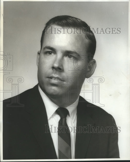 1968 Press Photo Ernest L. Downs, Manager East Lake Office Guaranty Savings - Historic Images