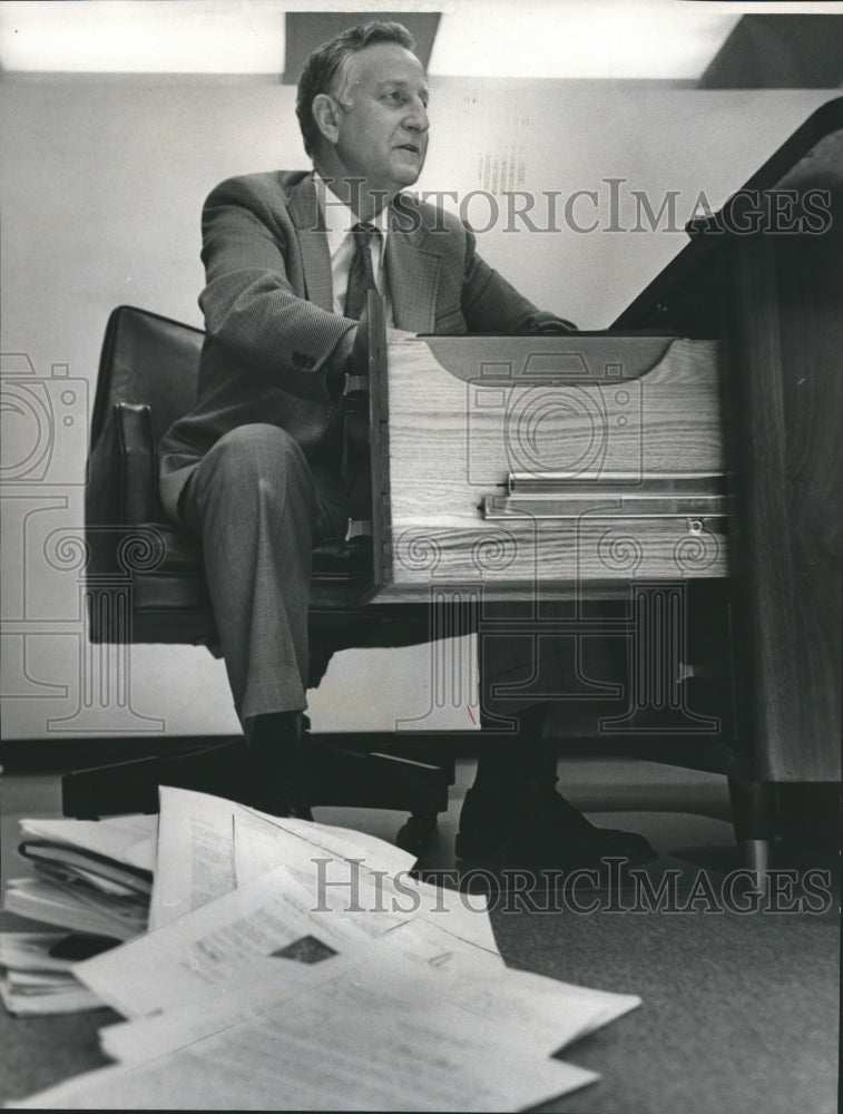 1976 Press Photo Mountain Brook Schools - Dr. William N. Eddins, Superintendent - Historic Images