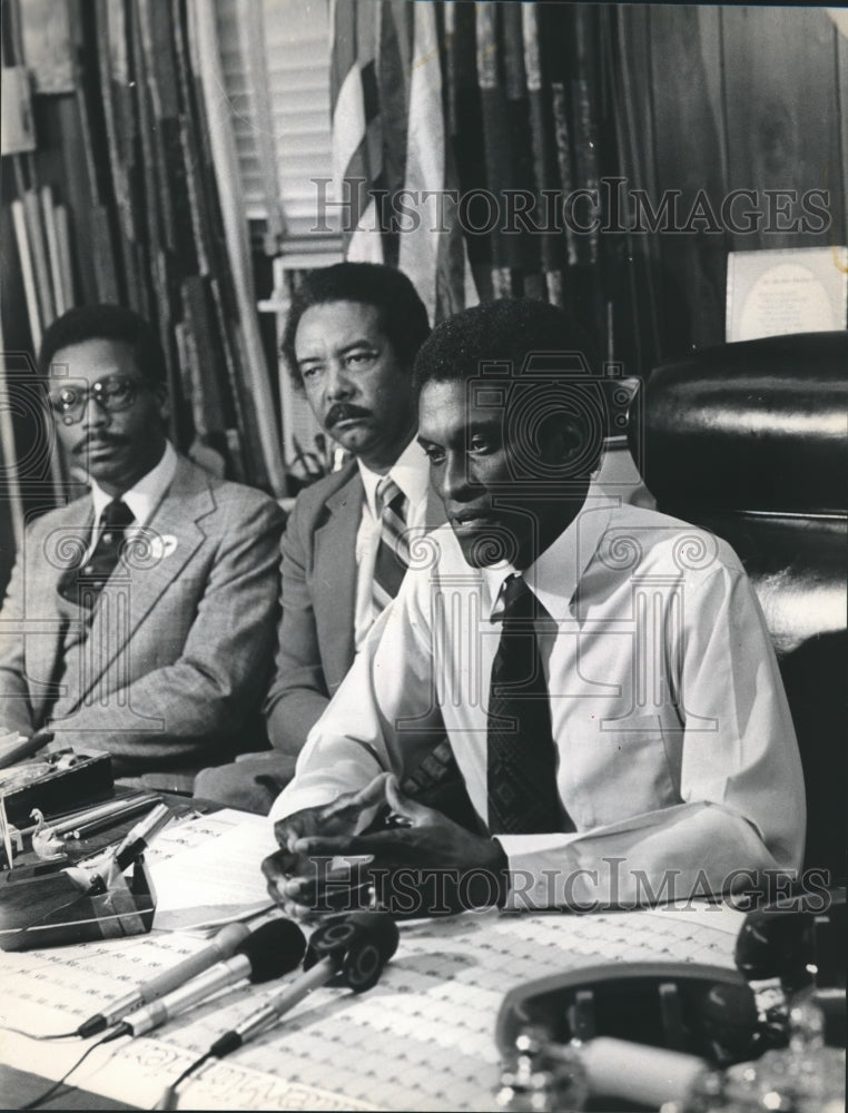 1982 Johnny Ford, Tuskegee Mayor with Others - Historic Images