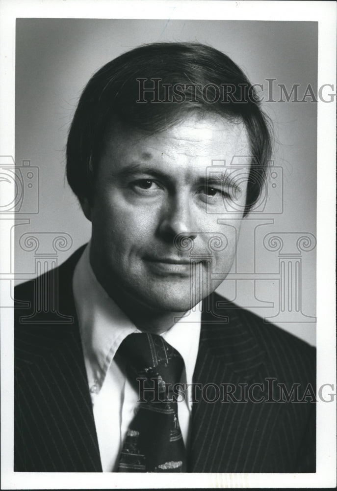 1975 Press Photo William M. Fackler of First National Bank of Birmingham - Historic Images