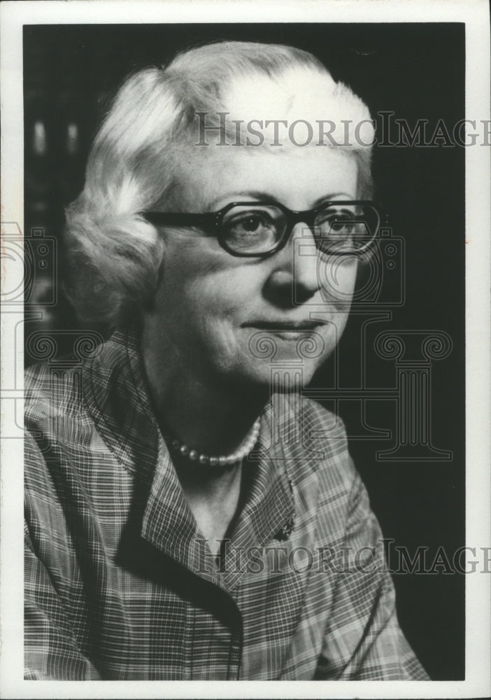 1979 Dr. Harriet Dustan, University of Alabama - Historic Images