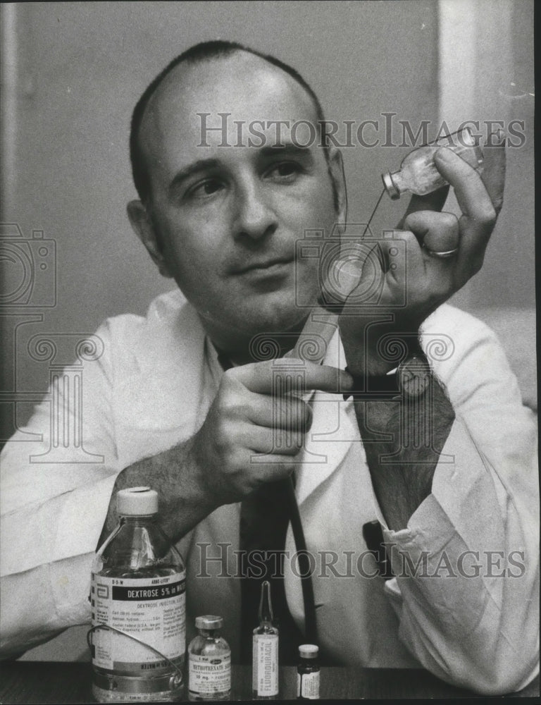 1970 Press Photo Doctor John Durant, University Hospital Researcher, Alabama - Historic Images