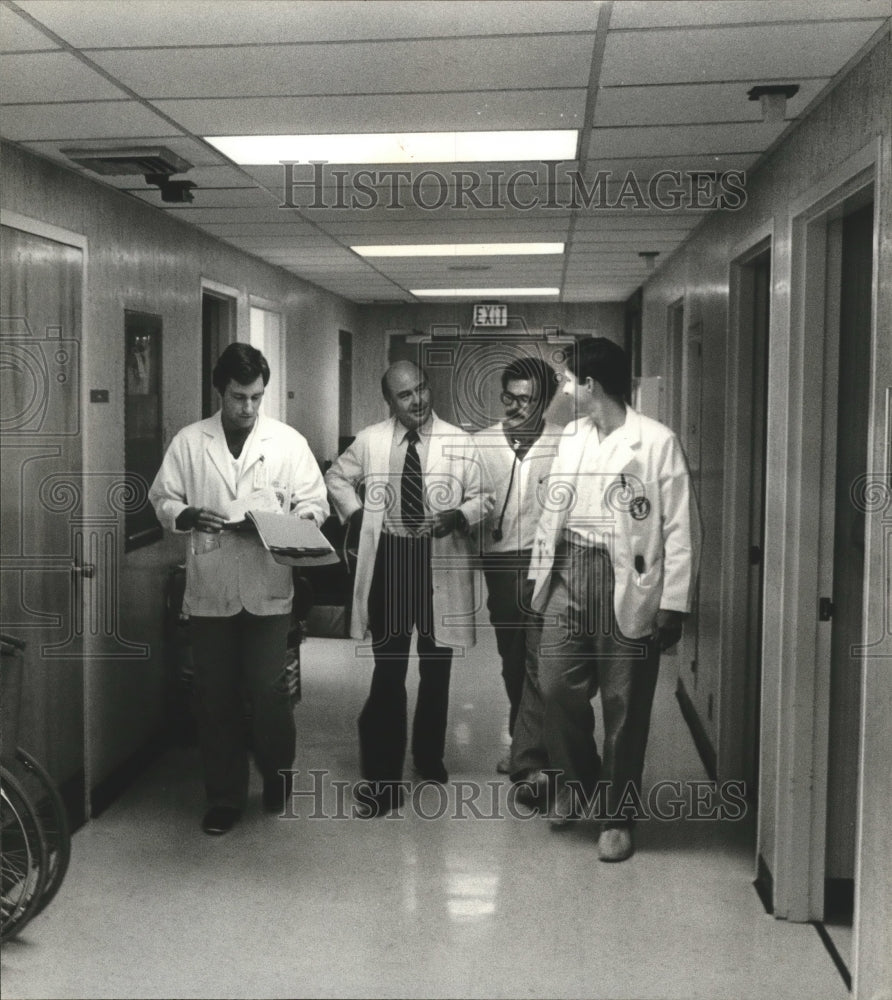 1981, Alabama University hospital, Dr. James Flowers with residents - Historic Images